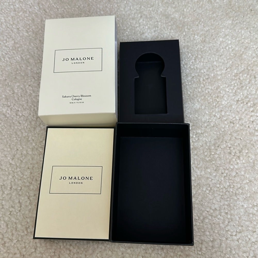Jo Malone Gift Box - Picture 2 of 6